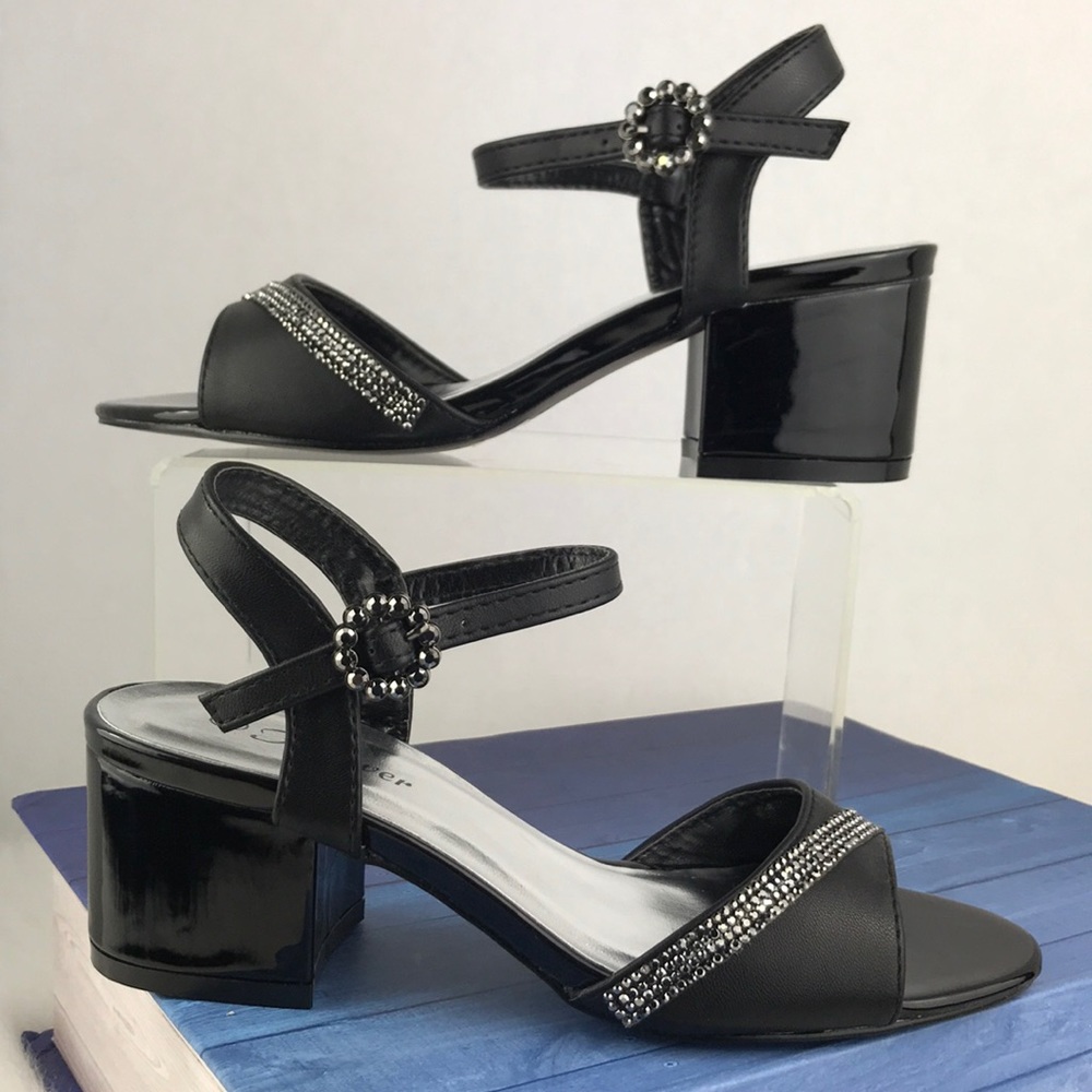 Low Chunky Heel Open Toe Buckled Sandal.